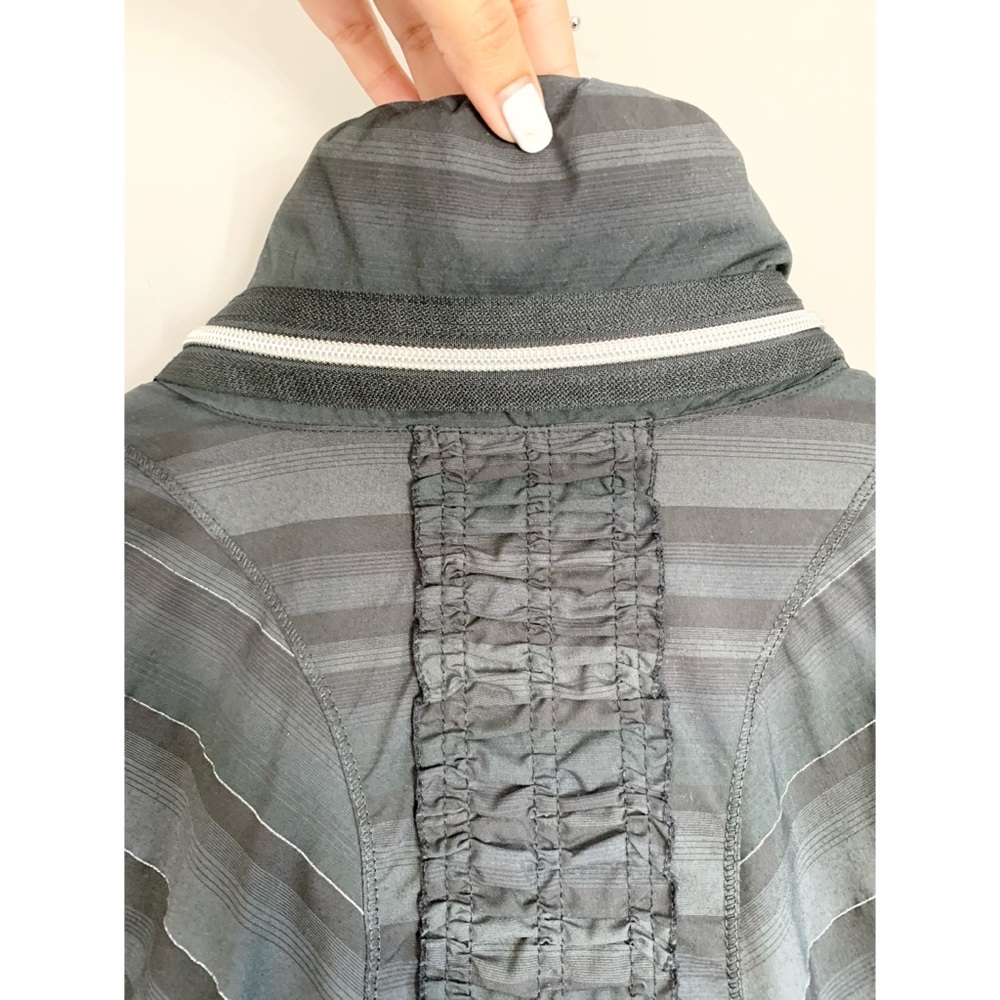 Lululemon Athletica Run Hustle Jacket - Picture 9 of 15